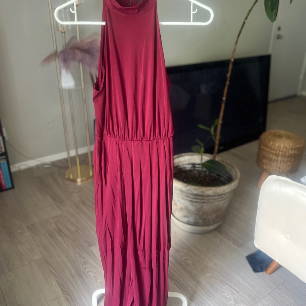 ❤️ Burgundy High-Neck Pleated Wide-Leg Jumpsuit – Venus (Size 6)